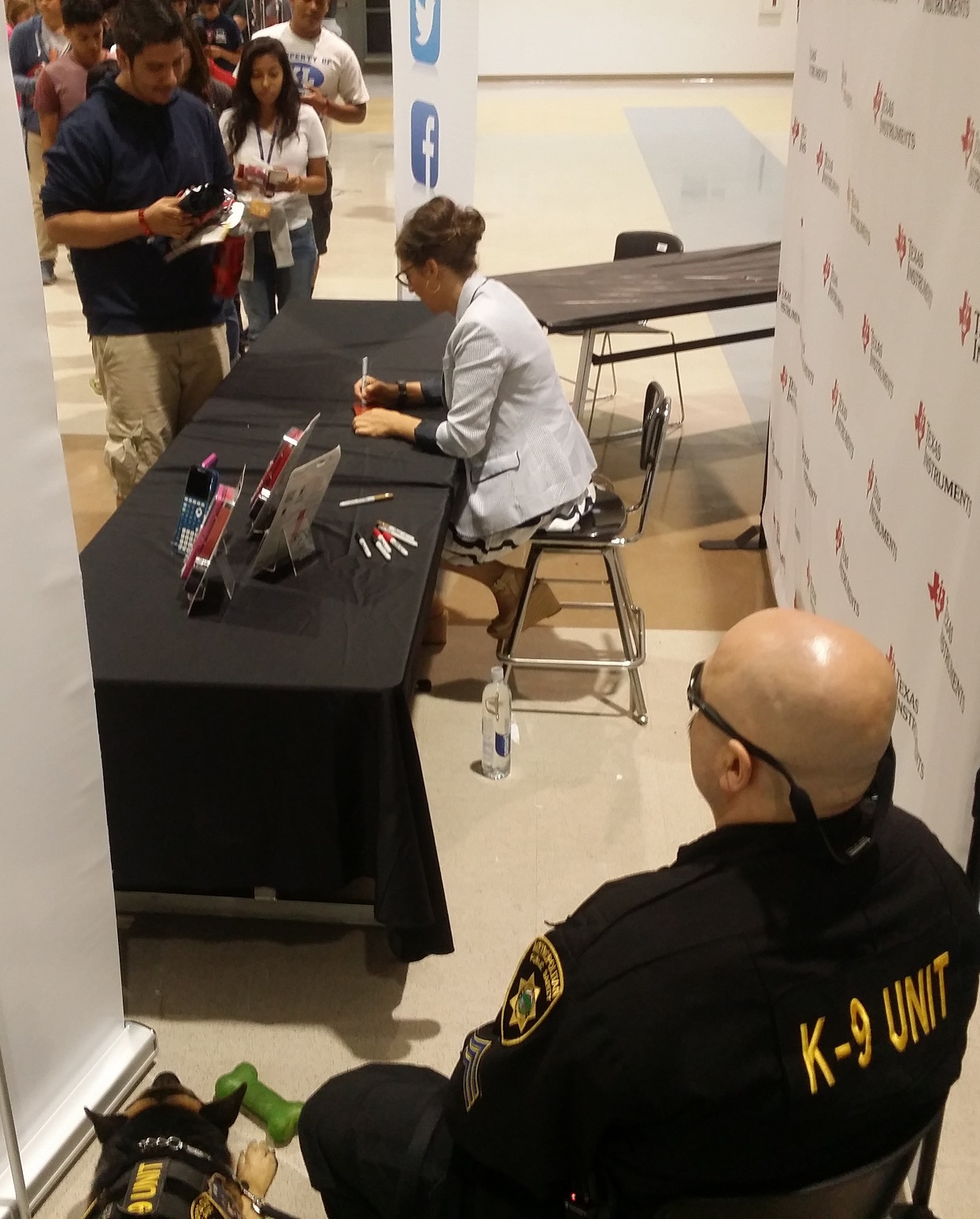 Famous celebrity bodyguard Kris Herzog, CBS The Big Bang Theory and The Bodyguard Group of Beverly Hills 90210, Los Angeles, Celebrity Bodyguards for hire for hire, Celebrity autograph protective detail 2017